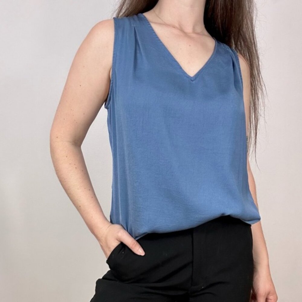 Banana Republic V Neck Blue Tank Blouse